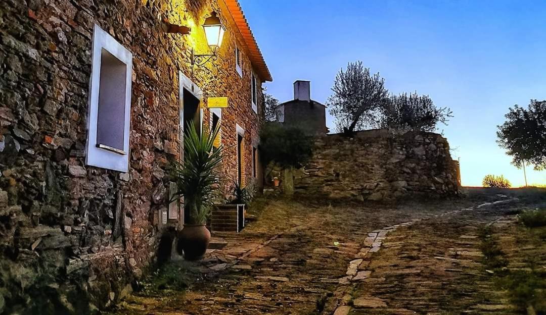 Refugio Da Vila モンサラズ エクステリア 写真